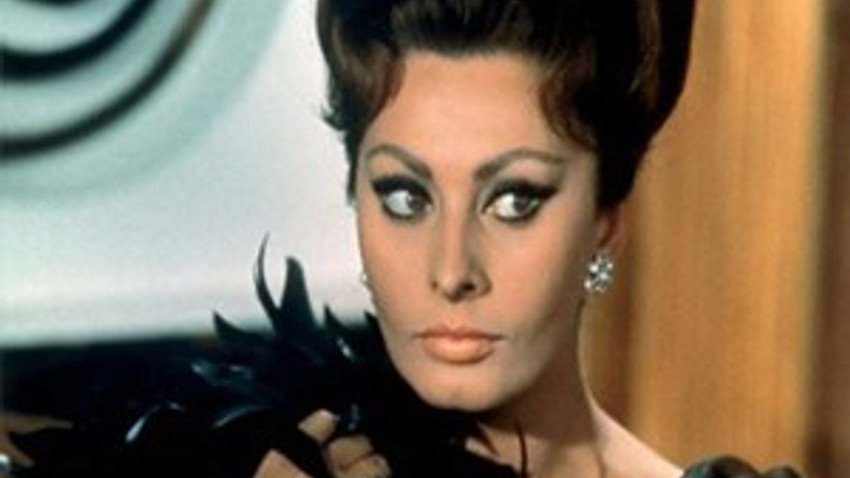 Sophia Loren küpelerini İstanbul'a gönderdi!