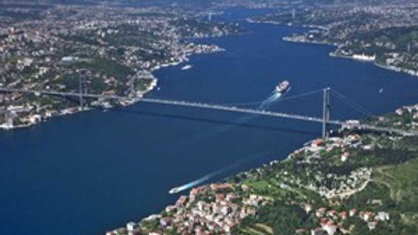 İstanbul Boğazı'nda şok! Geçişler durdu