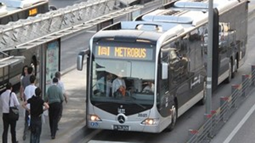 Metrobüs kullananlar dikkat! Yollar...