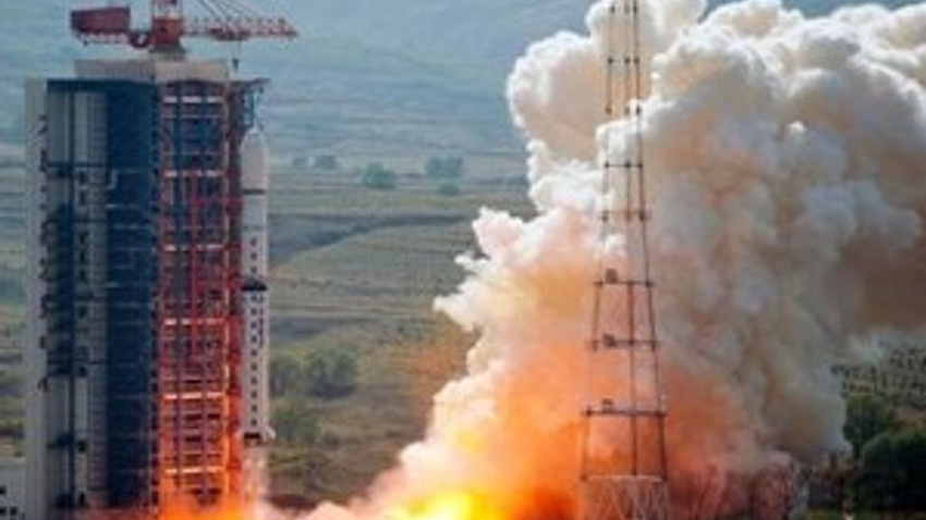 Çin uzaya iki uydu gönderdi