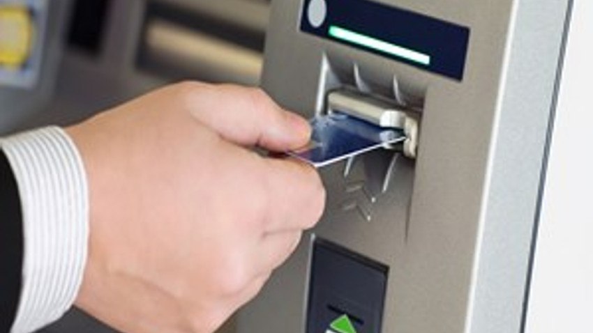 ATM'lerde kart kopyalama düzeneği söküldü!