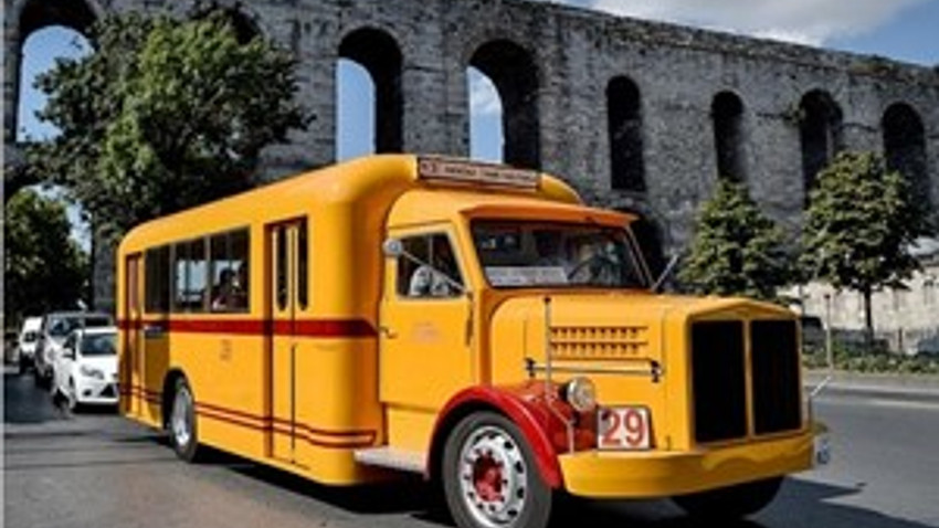 İstanbul halkına nostaljik otobüs güzelliği