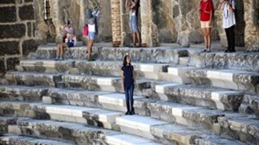 Aspendos'ta restorasyon faciası!