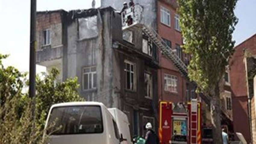 Sultanahmet'te metruk binada yangın çıktı!