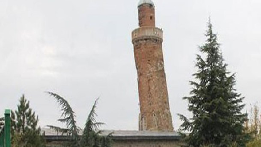 Elazığ'daki minare Pisa Kulesi'ne taş çıkarttı