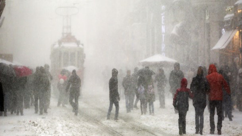 Dışarı çıkarken dikkat! İstanbul'da kar yağışı başladı