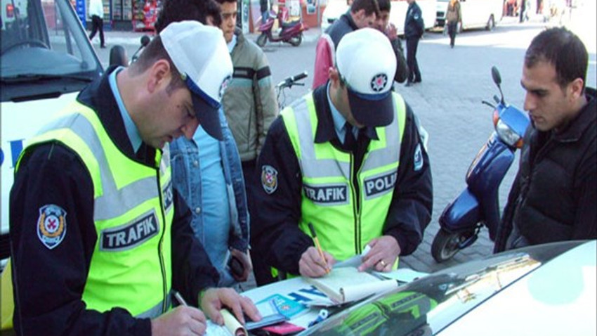 Ehliyetsiz araç kullanan yandı! Yeni yılda cezası 1.763 lira