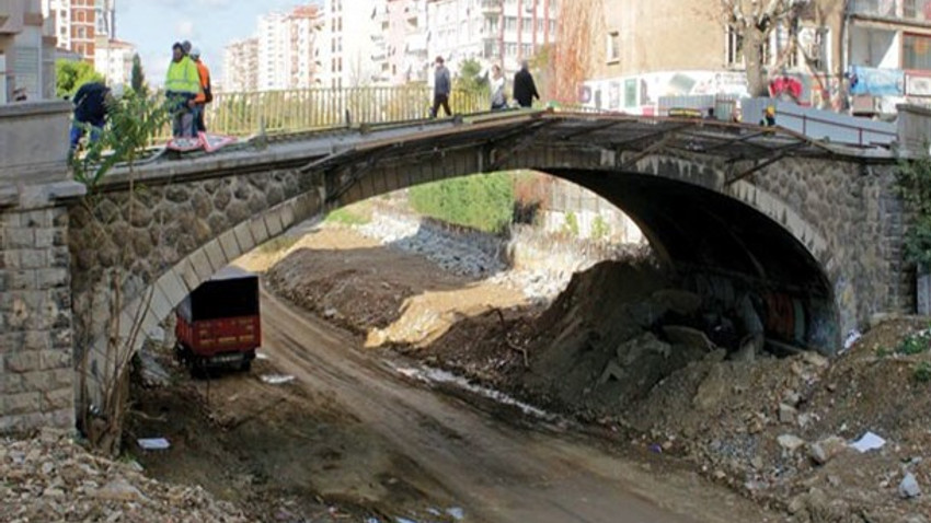 Tarihi Erenköy Tren Yolu Köprüsü sökülüyor