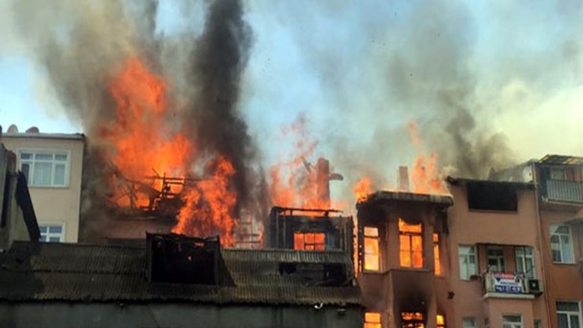Tarihi semt Balat yanıyor! Ahşap evler tutuştu