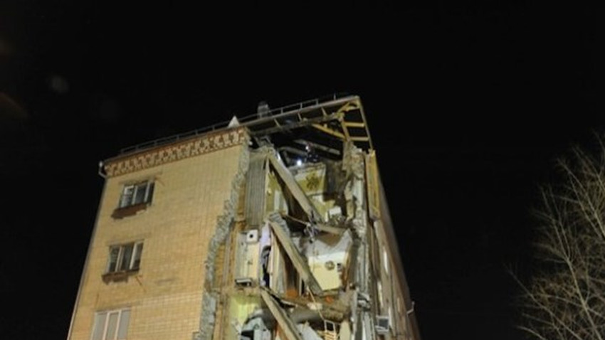 Rusya'da 5 katlı bina kısmen çöktü! Arama kurtarma çalışmaları sürüyor!
