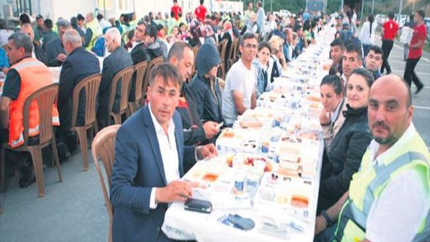 Yeni havalimanı çalışanları vatandaşlarla iftarda buluştu