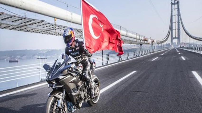 Kenan Sofuoğlu Osmangazi Köprüsü'nden 400 kilometre hızla geçti