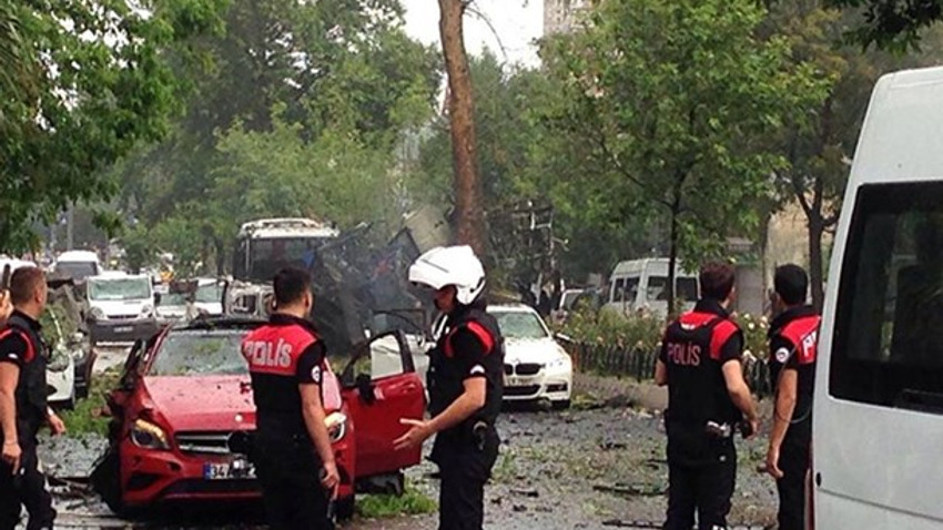 İstanbul Vezneciler'de polis aracına bomba