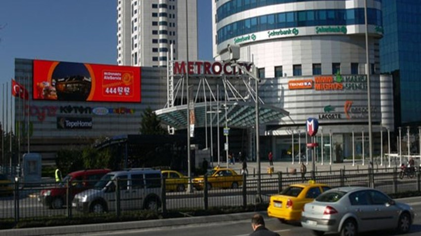 Metrocity AVM'de ortak kavgası!