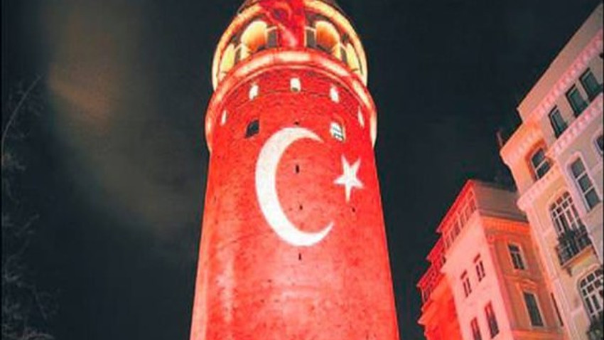Galata Kulesi Türk bayrağına büründü