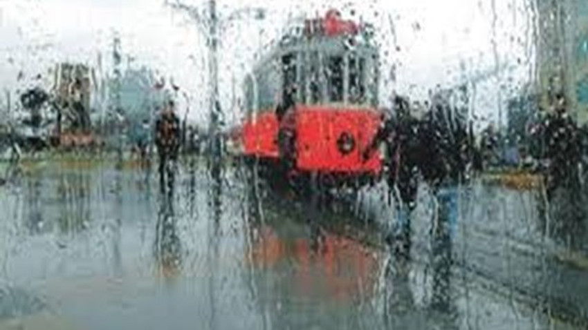 İstanbul'a bayram sürprizi! Yağmur sel oldu
