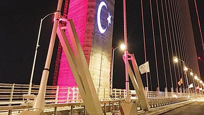 450 bin LED’le köprüde ışık şov!