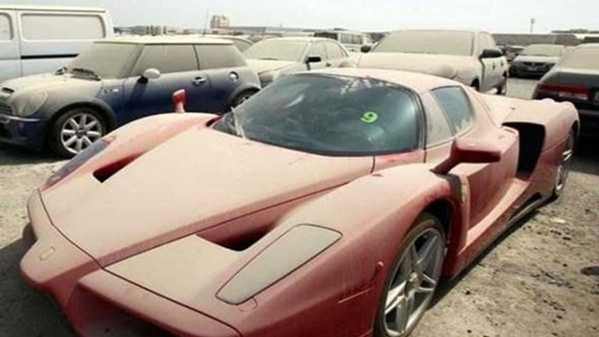 Ev parasına alınan arabalar Dubai'yi terk ettiriyor
