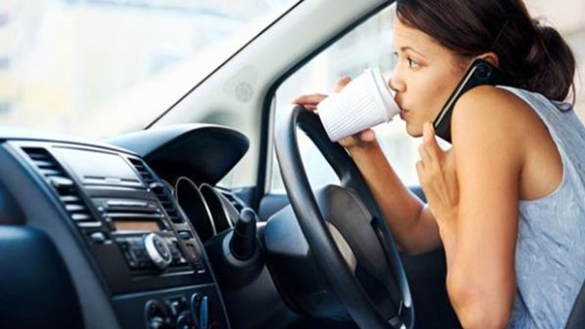 Araç kullanırken telefonla konuşana ehliyet cezası!