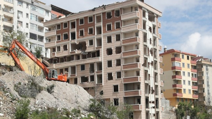 Gaziosmanpaşa'da kentsel dönüşüm devam ediyor! 11 katlı bina yıkıldı