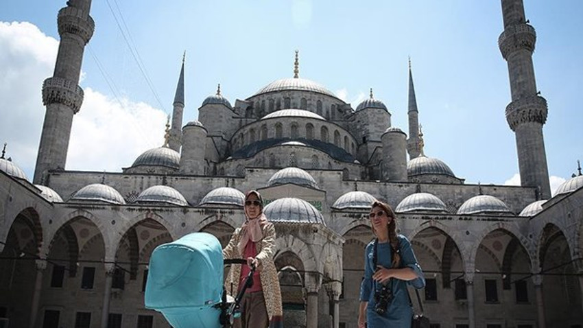 İlk 6 ayda İstanbul'a turist akın etti
