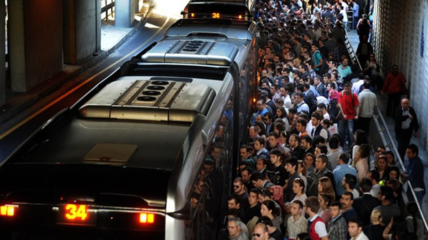 Metrobüsü bakın her gün kaç kişi kullanıyor?Metrobüs neden bu kadar kalabalık sorusuna cevap geldi