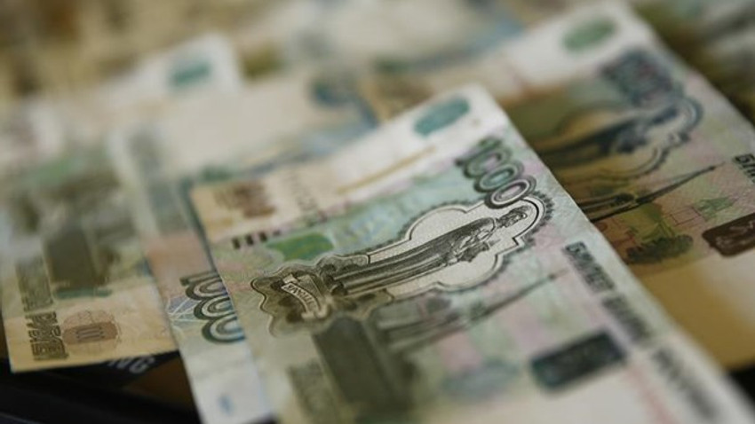 Rusya'nın bütçe fazlası 2 trilyon rubleye yaklaştı
