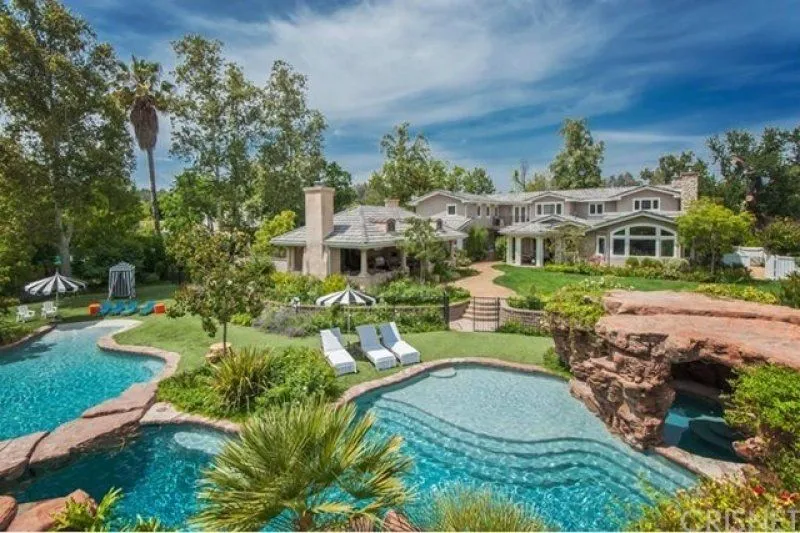 Güzel oyuncu Denise Richards’ın evi ile büyüledi