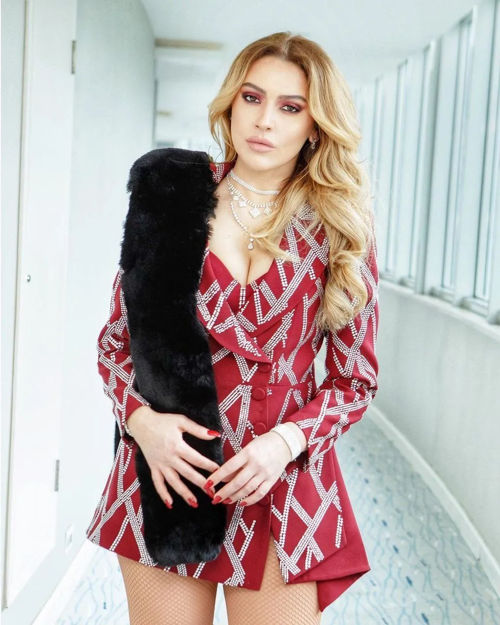 Konut kredisi verilmeyen Hadise'den yeni açıklama
