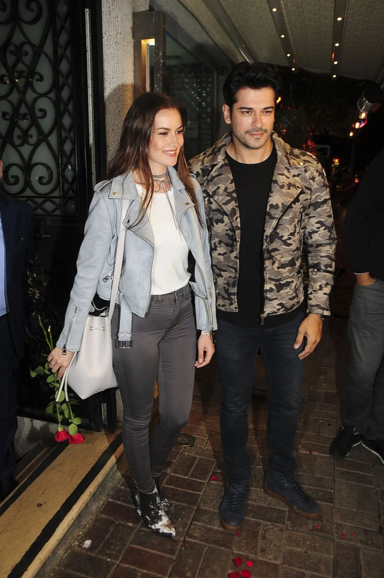 Burak Özçivit ve Fahriye Evcen'in bebeklerine 800 bin liralık ev!