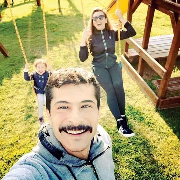 Ünlü oyuncu da köyden ev alan ünlülere katıldı