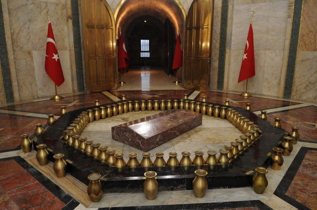Mühürlü kapı açıldı: Atatürk burada yatıyor - Sayfa 1