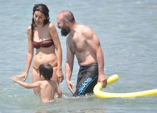 Buraya tatile giden mutlaka bir ünlü ile güneşliyor