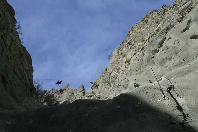 Yusufeli Barajı'nın inşaatında profesyonel dağcılar çalışıyor! - Sayfa 1