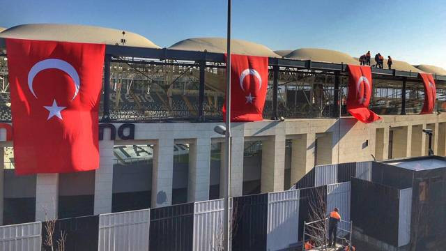 Vodafone Arena Türk bayraklarıyla donatıldı! - Sayfa 4