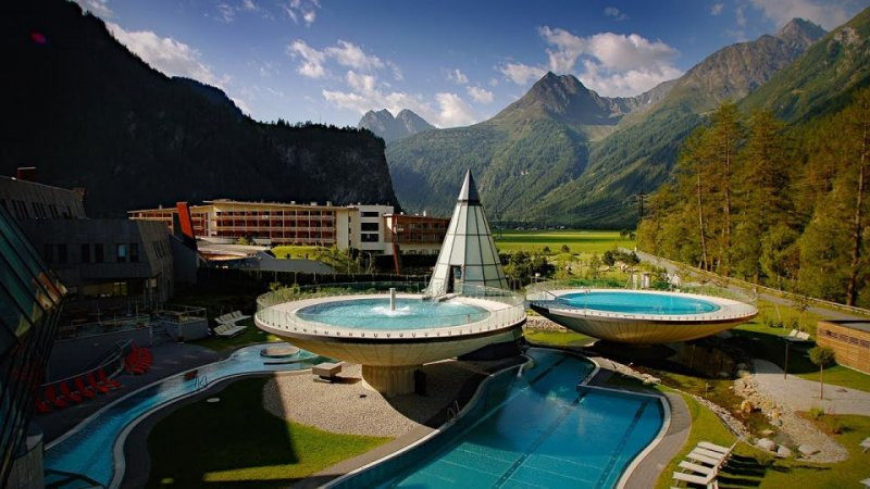 Alpler'in ortasında muhteşem otel! İçinde yok yok - Sayfa 1