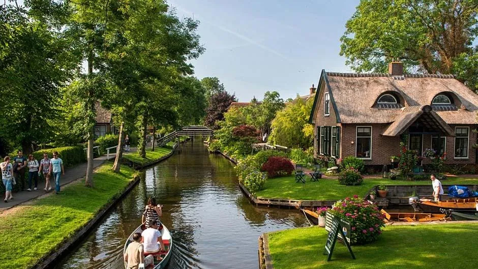 Masal değil bu köy gerçek! İşte Hollanda'nın Giethoorn Köyü