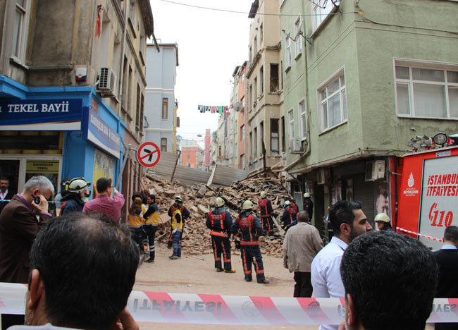 Beyoğlu'nda çöken bina ünlü oyuncuya aitmiş - Sayfa 2