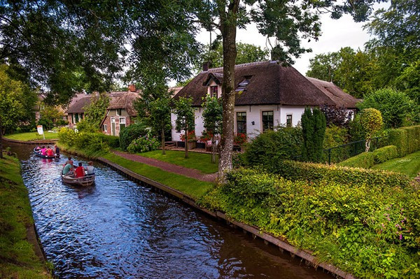 Hollanda'da masalları andıran Giethoorn Köyü - Sayfa 2
