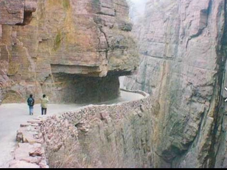 Çin'de inşa edilen 1700 metre yüksekliğindeki yol hayrete düşürüyor - Sayfa 3