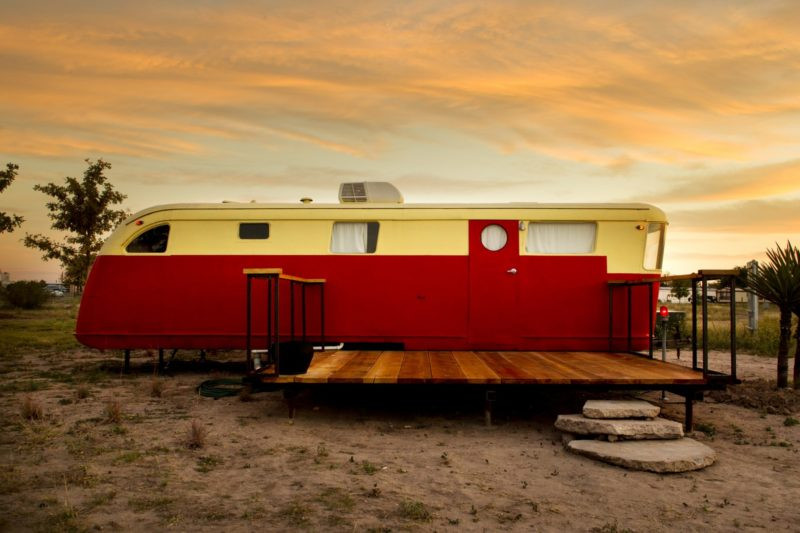 Texas'ta karavan ve çadırdan inşa edilen otel - Sayfa 1