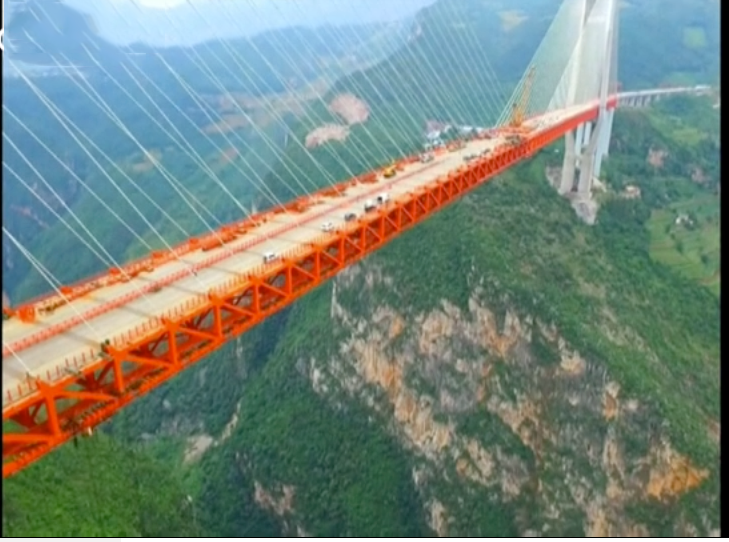Çin'de bulunan dünyanın en yüksek köprüsü açıldı - Sayfa 1