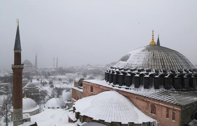 İstanbul beyaza büründü! Ortaya muhteşem görüntüler çıktı - Sayfa 1