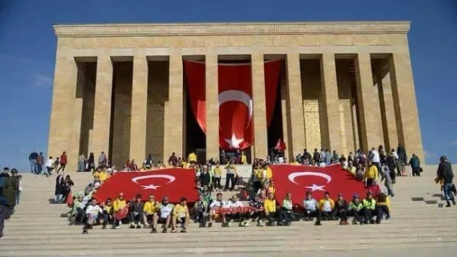 ''Beni milletim nereye isterse gömsün, yeter ki unutmasın''