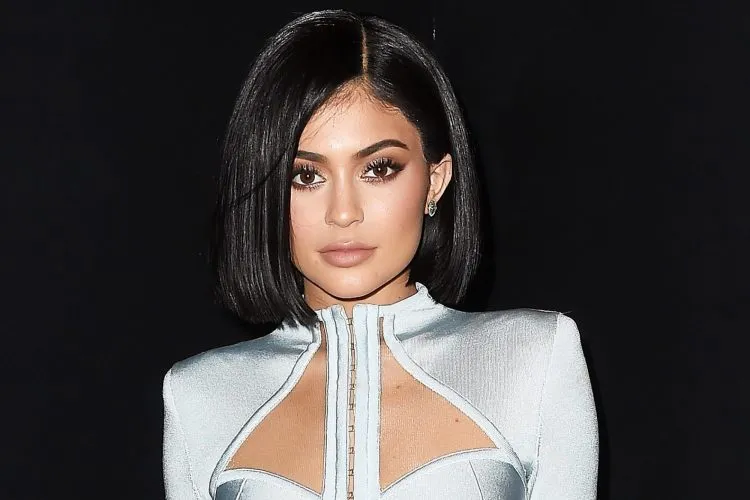Kylie Jenner emlakçılığa soyundu!