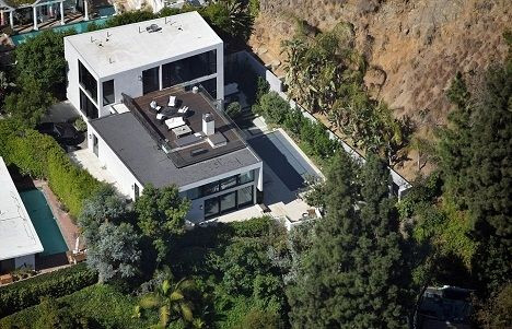 Kendall Jenner 'lanetli ev'i satıyor! - Sayfa 3